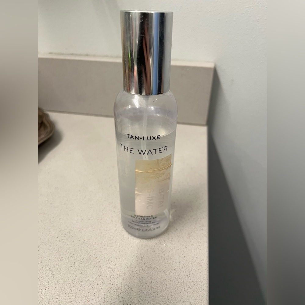 Tan luxe hydrating self-tan water